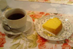 食後のコーヒーとケーキ