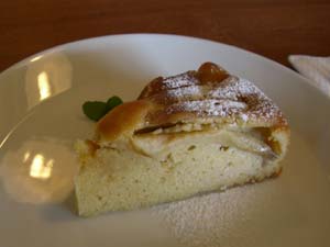 Cafe SLOWHAND　りんごのケーキ