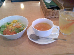 サラダとスープ　アップルジュース