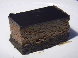 五島軒のベルギーチョコレートケーキ