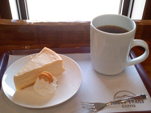 スペシャルティコーヒーとアメリカンチーズケーキ