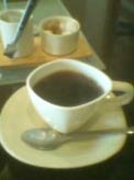いびつな形のコーヒーカップ